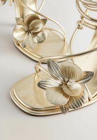 Thumbnail Image 8