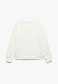 Biały, długi rękaw, klasyczny sweatshirt pokazywany od tyłu, z ściągaczami przy mankietach i na dole.