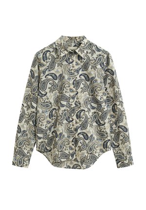Camicia button-up color crema con motivo paisley in navy e azzurro chiaro. Presenta maniche lunghe, colletto a punta e orlo curvo.