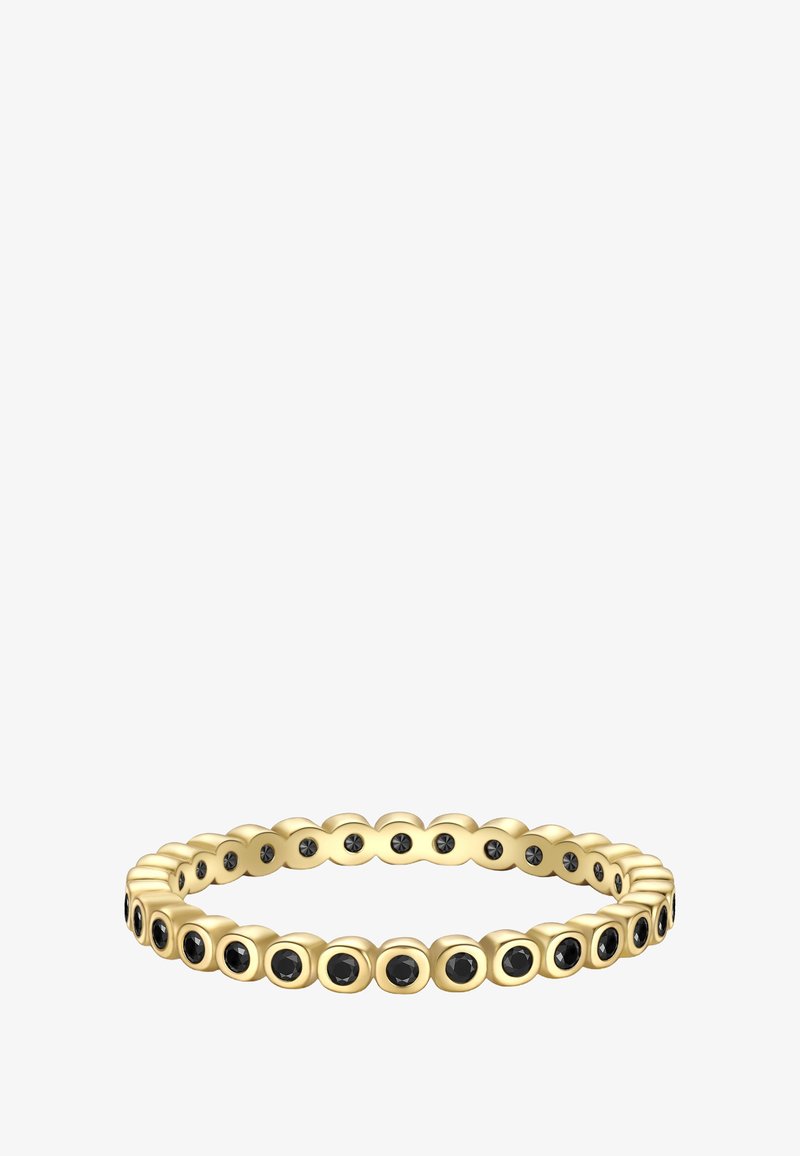 Anillo de oro con piedras preciosas negras redondas espaciadas de manera uniforme, engastadas en pequeñas cajas cuadradas alrededor de la banda.