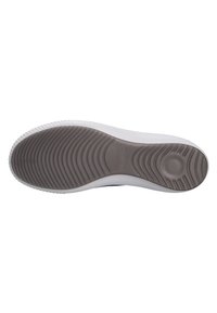 Semelle de chaussure avec un extérieur en caoutchouc blanc, texturé d'un motif ondulé, et une semelle intermédiaire brunâtre, mettant l'accent sur l'adhérence.