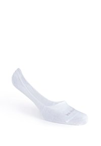 Calzino bianco alla caviglia realizzato in un materiale morbido e testurizzato, con un bordo liscio e un logo discreto sulla suola.