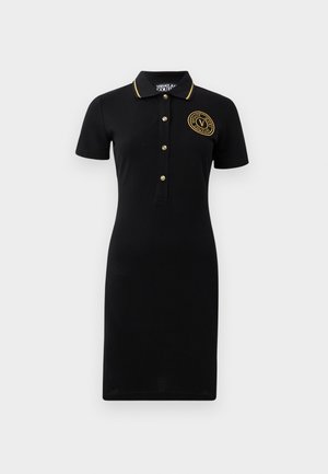 Zwarte polo jurk met korte mouwen, knopen aan de voorkant, gouden logostiksel en contrasterende gele kraagafwerking. Gemaakt van een gladde stof.