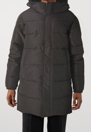 Czarny długi płaszcz puchowy z kapturem, z pikowanym wykończeniem, przednim zamkiem błyskawicznym i bocznymi kieszeniami. Solidny materiał o eleganckim designie.