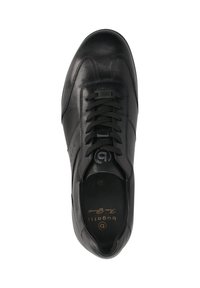 Schwarze Leder-Schnürsneaker von oben betrachtet, mit gebrandeter Zunge und Innensohle, genähtem Paneeldesign, Größe 42 innen angegeben.