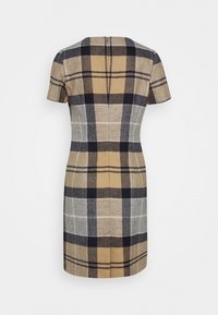 Robe à manches courtes en plaid beige, gris et marine, présentant une coupe ajustée et une fermeture éclair au dos. Motifs à carreaux distincts sur toute la surface.
