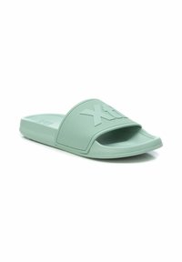 Sandalia deslizante verde menta con una correa texturizada, que presenta un logotipo embosado y un diseño de punta abierta. Fabricada con material duradero y ligero.