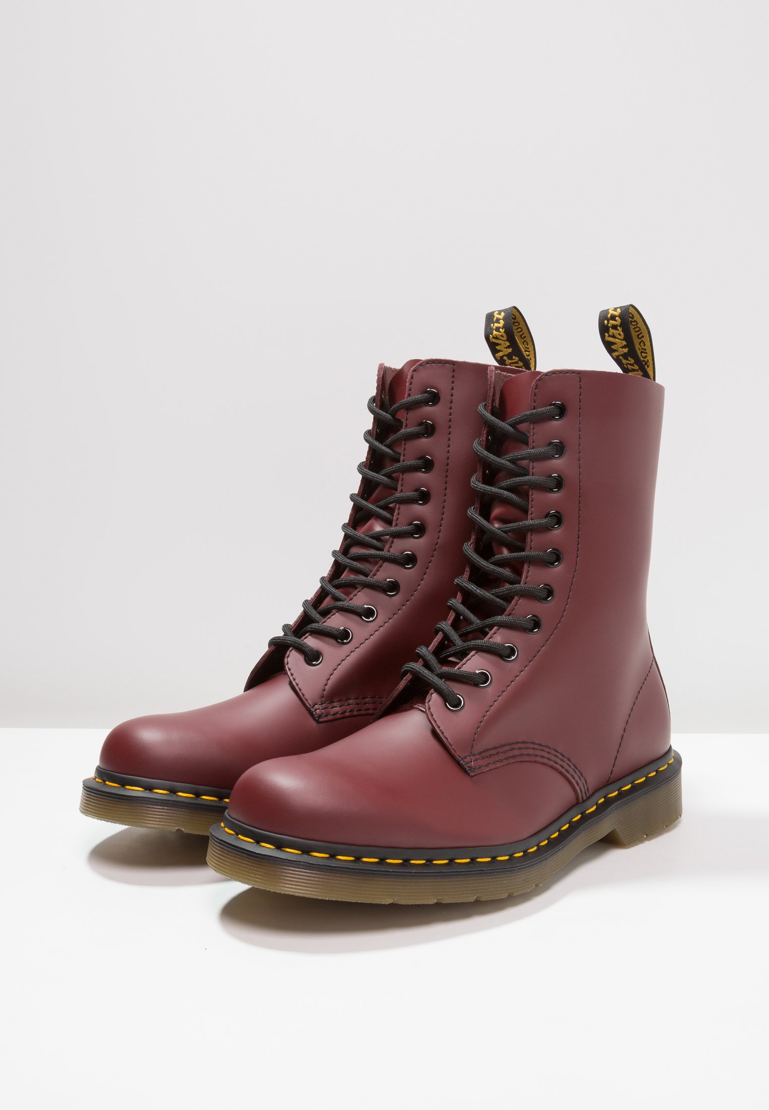 dr martens 10 eye boot