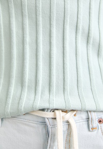Filippa K MOCK NECK - Basic póló - mint green