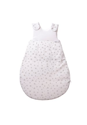 Weißer Babyschlafsack mit grauen Sternmustern und geknöpften Schulterriemen, konzipiert für sicheren und komfortablen Schlaf.
