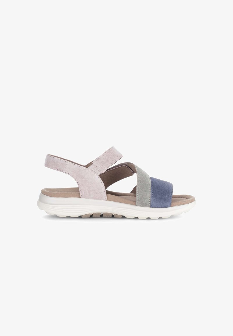 Sandale ouverte pour femme avec sangle réglable, semelle rembourrée, et lanières en daim bicolores dans des tons beige, gris et bleu.