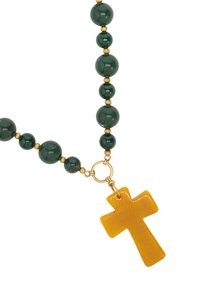 Zielona naszyjnik z koralików z błyszczącymi okrągłymi koralikami i złotymi akcentami, z zawieszką w kształcie żółkrzyża, podkreślającą jej wyjątkowy kształt.