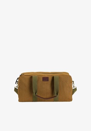 Bolsa de lona marrón rectangular con asas verdes y correa para el hombro, compartimento principal con cremallera y parche de cuero en el centro delantero.