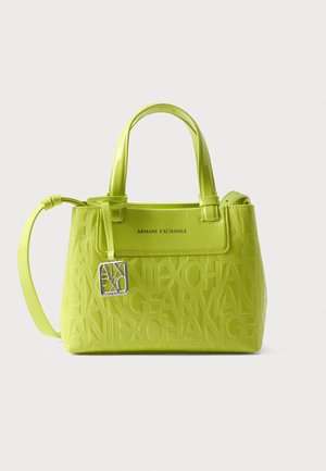 Svjetlo limeta zelena Armani Exchange torbica s utisnutim uzorcima logotipa, dvostrukim ručkama i srebrnim AXE privjeskom.