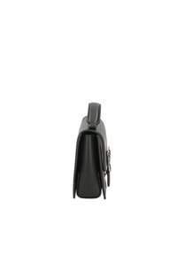 Borsa a spalla in pelle nera con forma rettangolare, hardware in argento e chiusura a pattina. Texture liscia con dettagli minimi.