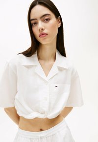 Tommy Jeans CROPPED RELAXED SHORT SLEEVE  - Button-down blouse - ecru