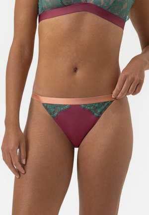 SERIE POETRY VOGUE - String - beau bordeaux