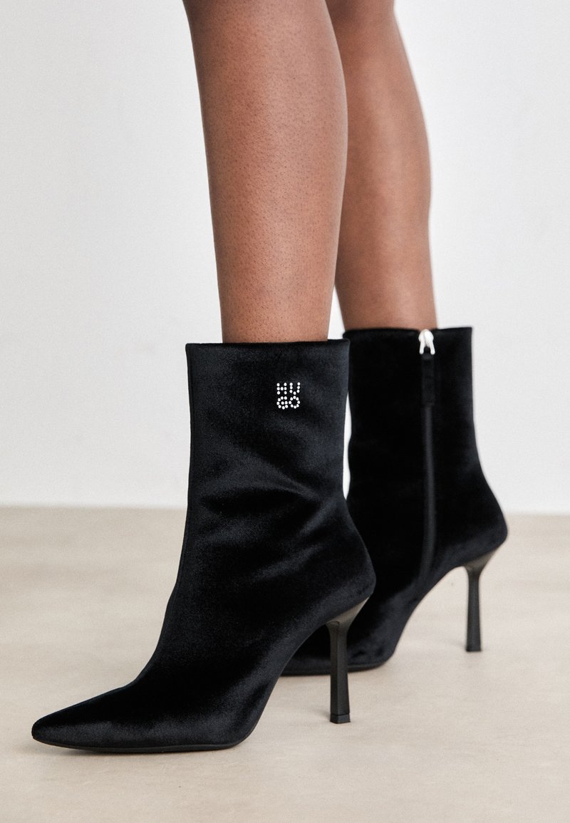 High Heel Stiefel Von Zalando Van Der Laan High Heel Pumps Blue