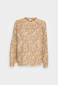 Blusa floreale realizzata in tessuto leggero, con uno sfondo giallo e fiori rosa, viola e verdi. Maniche lunghe e colletto rotondo.