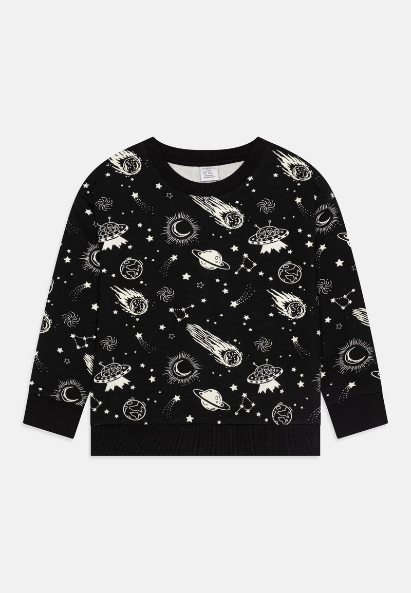 Chemise noire à manches longues avec des motifs blancs sur le thème de l'espace, incluant des comètes, des planètes, des OVNIs, des étoiles et des croissants de lune.