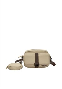 Beige stof crossover tas med brun rem, frontlomme med lynlås og rund pung. Enkel rektangulær form, letvægtsdesign.