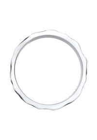 Sølvring med bølget kantdesign, glat tekstur og cirkulær form. Reflekterende overflade uden yderligere dekorationer eller mønstre.