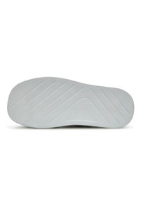 Schoenzool van een textuur met lichtgrijze rubber. Bevat een patroon met diagonale lijnen voor grip en tractie.
