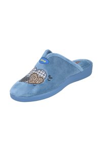 Zapatilla de casa azul de felpa con diseño de corazones que presenta texturas variadas y suela de goma azul. Adecuada para uso en interiores.