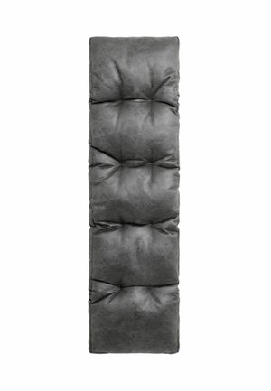 Cuscino rettangolare imbottito di colore grigio scuro con sezioni cucite e superficie morbida e strutturata.