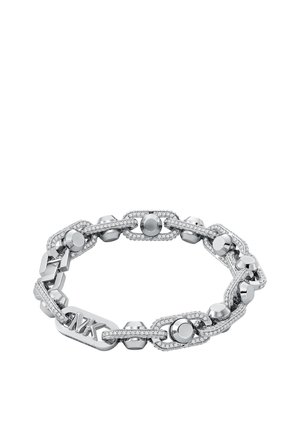 Zilveren armband met onderling verbonden geometrische schakels, ronde en hexagonale vormen, versierd met kleine heldere kristallen en een logo-accent.