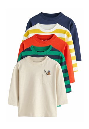 Cinq hauts à manches longues pour enfants en marine, rayures jaune-blanc, orange uni, rayures vertes-marine et crème avec un ours de pêche sur la poche.
