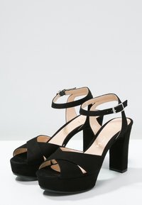 Unisa Sandaletter - black