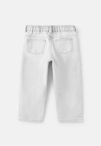 Vaaleanharmaat lasten denim-housut, joissa on joustava vyötärönauha, kaksi takataskua ja rento istuvuus, suora lahkeensuunnittelu.