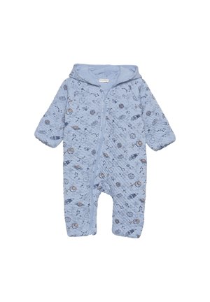 Jasnoniebieski kombinezon dziecięcy z kapturem i zamkiem błyskawicznym, ozdobiony motywami kosmicznymi, w tym planetami, rakietami, gwiazdami, księżycami i konstelacjami.