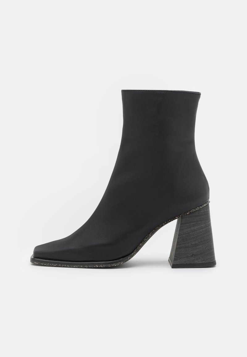 ALOHAS Enkellaarsjes met hoge hak zwart