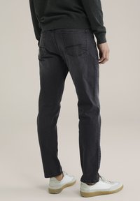 WE Fashion BLUE RIDGE - Straight leg jeans - black