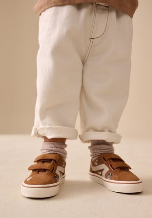 Next, REGULAR FIT - TOUCH FASTENING SKATE TRAINERS - Baskets basses - tan brown dogs
