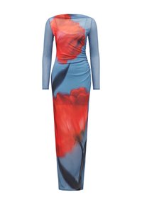 Dlhé rukávy šaty vyrobené z elastickej modrej látky s kvetinovým vzorom v červenej a tmavozelenej farbe, s riaseným dizajnom pre priliehavý siluetu.