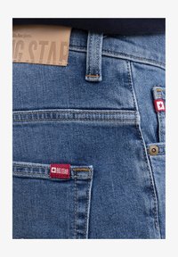 Nem kiválasztott, stahlblau