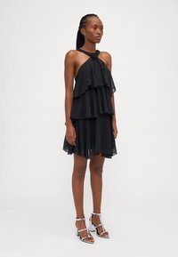Vero Moda Petite VMFELICIA RUFFLE SHORT DRESS - Kokteilinė suknelė / vakarėlių suknelė - black