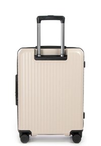 Valigia rigida beige con scanalature verticali, dettagli neri, manico estensibile e quattro ruote piroettanti. Design compatto e leggero.