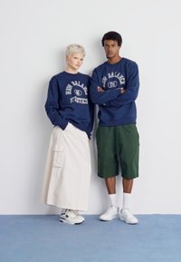 New Balance GRAPHIC CREW UNISEX - Melegítőfelső - navy