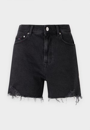 Sorte denimshorts med frynset kant, fem lommer og knappelukking. Har en liten logoakcent nær frontlommen.