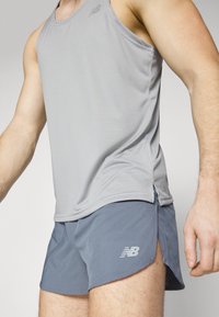 New Balance SPLIT SHORT - Pantalón corto de deporte - graphite