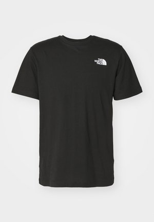 T-shirt en coton noir à manches courtes, col rond, avec un petit logo blanc sur le haut à gauche de la poitrine. Texture lisse, coupe décontractée.