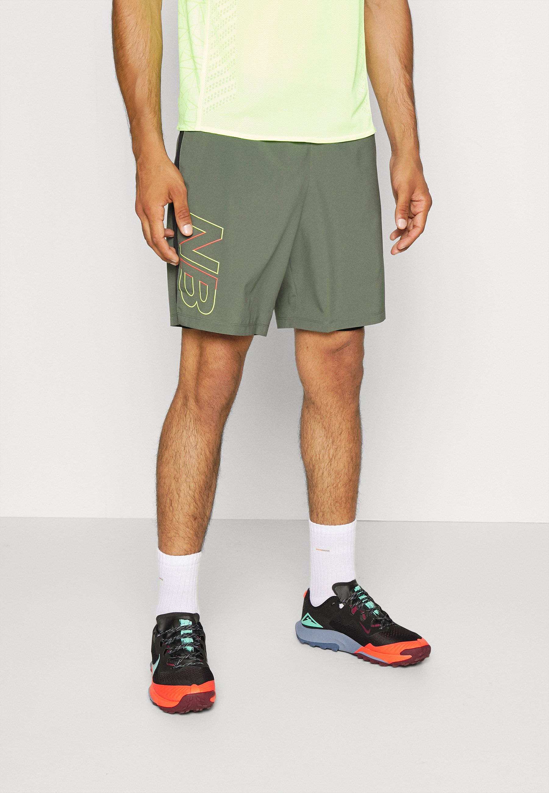 New Balance PRINTED PACER 2 IN 1 - Pantalones deportivos - deep olive green/verde oliva - Zalando.es
