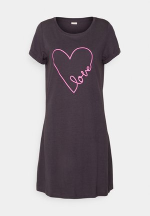 Kortärmad klänning i mörkgrå bomull, med en rosa hjärt-grafik och ordet "love" i kursiv stil. Avslappnad passform, rundad hals.