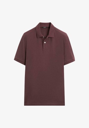 Bordowa polo z krótkim rękawem, kołnierzykiem i dwoma białymi guzikami na listwie, prezentowana na białym tle.