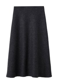 Una falda A-line de longitud a la rodilla en gris oscuro, hecha de una tela suave y texturizada, con una cinturilla lisa y sin cierres o adornos visibles.
