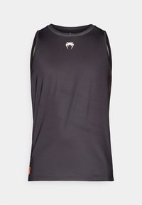 Débardeur d'athlétisme sans manches noir en tissu lisse et léger. Présente un petit logo blanc sur la poitrine et des accents sur les panneaux latéraux.
